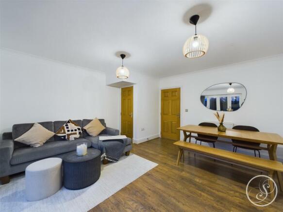LOUNGE/DINER
