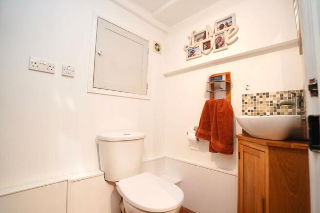 Cloakroom/ W.c