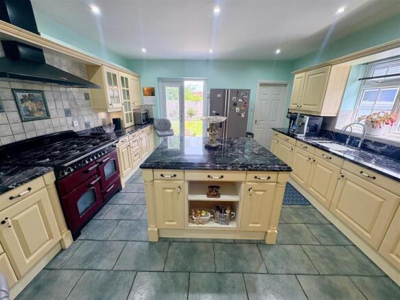 BREAKFAST KITCHEN