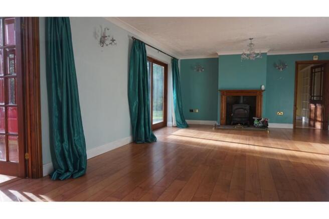 Lounge/Dining Room