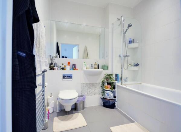 Bathroom (1).jpg