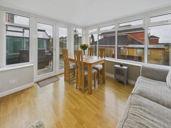 CAM04273G0-PR0215...