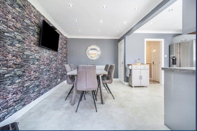 4 bed Detached for sale Image 8