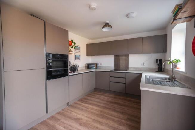 4 bed Semi-Detached for sale Image 6