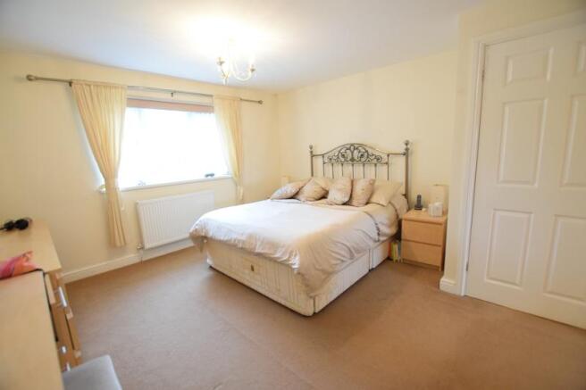 Master bedroom with en-suite bath/shower room