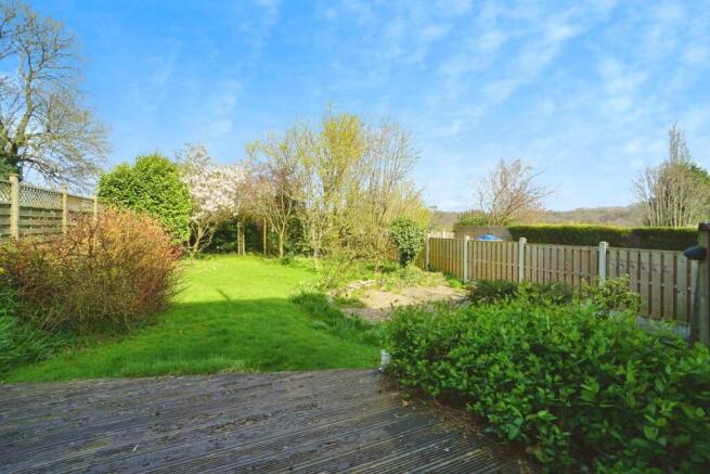 4 bed Semi-Detached to rent Image 6