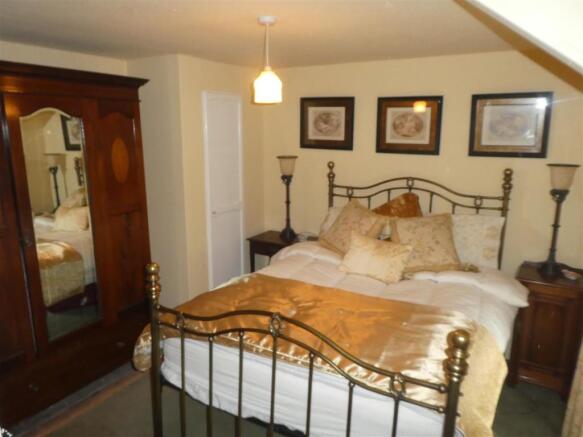 REAR BEDROOM 3