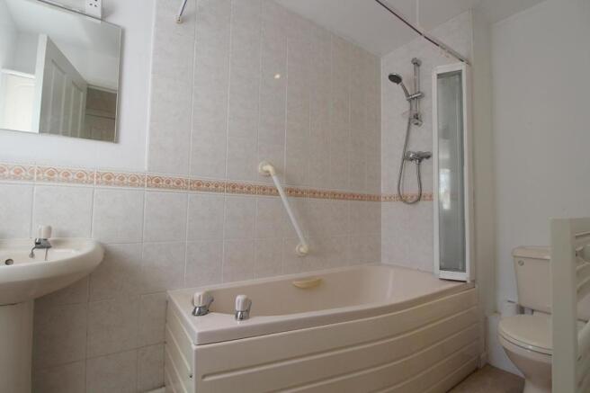 IMG_8114 bathroom.JPG