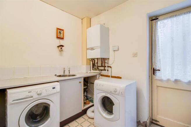 4 bed Detached for sale Image 4
