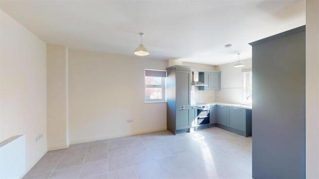4 bed Semi-Detached to rent Image 3
