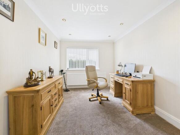 4 bed Detached for sale Image 10