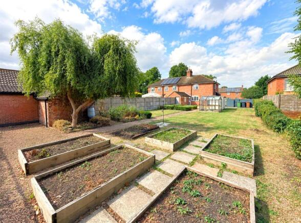 rear garden from end of garden.jpg