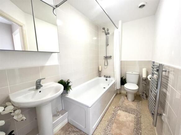2 bed Apartment to rent Image 9