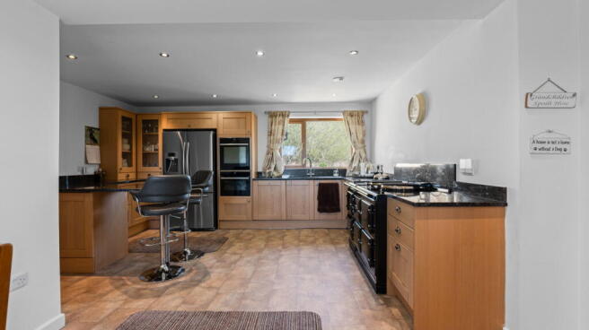 4 bed Detached for sale Image 8