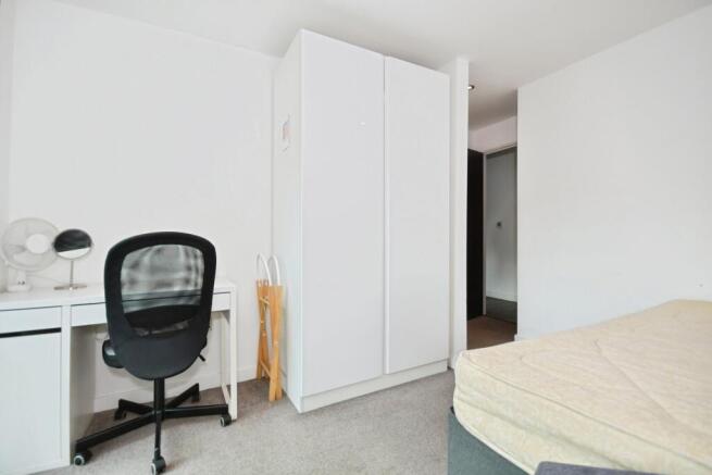 1 bed Apartment to rent Image 6