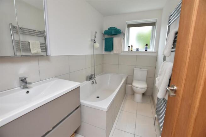 EN-SUITE BATHROOM