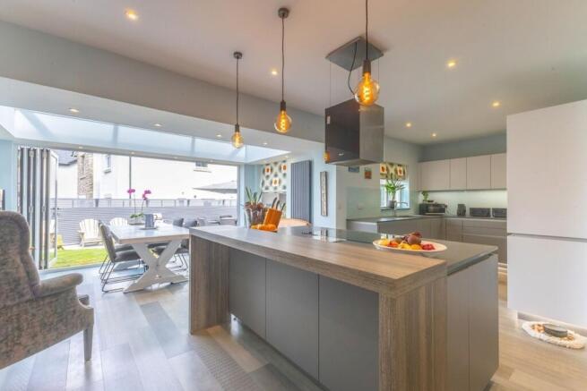 KITCHEN / LIVING AREA
