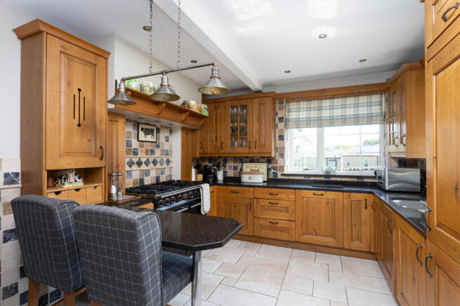 4 bed Detached for sale Image 4