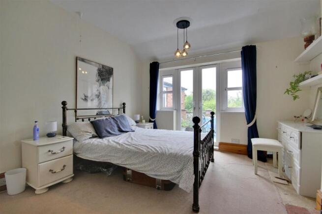 3 bed Semi-Detached for sale Image 11