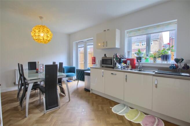 4 bed Detached for sale Image 5