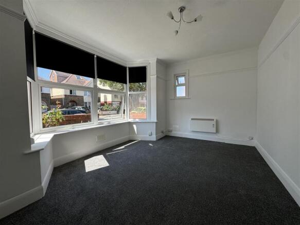 LOUNGE DINING ROOM