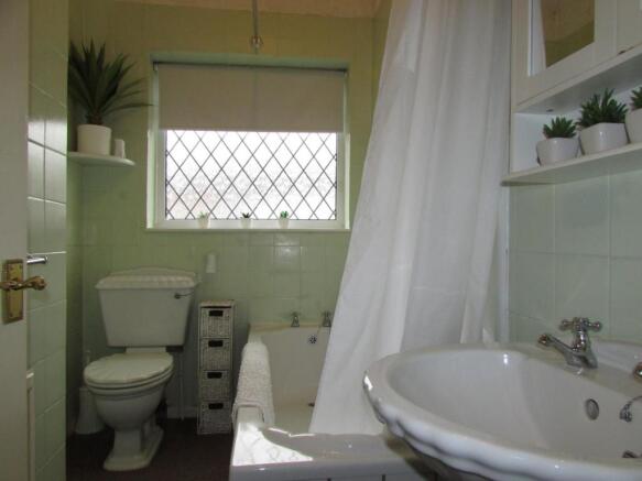 RossingtonSt69bath1.JPG