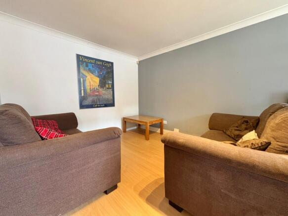 2 bed Flat to rent Image 11