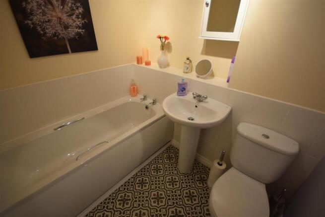 27 Bloom Avenue Bath.JPG