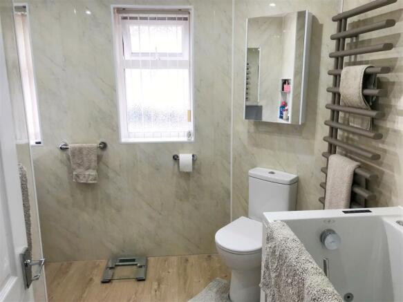 En Suite 1.JPG