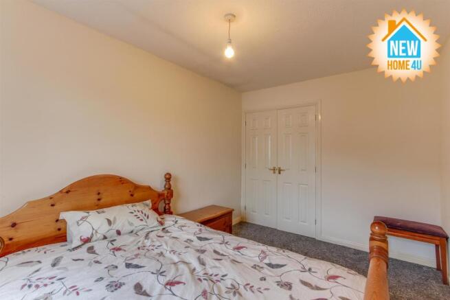 MAIN BEDROOM: