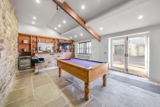 5 bed Detached for sale Image 9