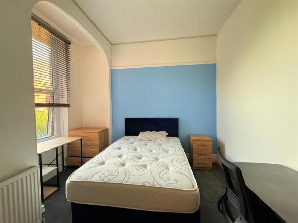Bed 3.JPG