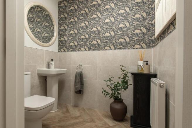 5 bed Detached for sale Image 12