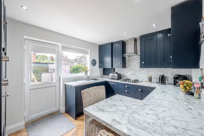 2 bed Semi-Detached for sale Image 11