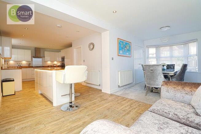 4 bed Detached for sale Image 7
