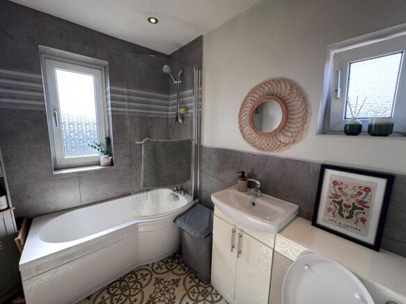 3 bed Semi-Detached for sale Image 9