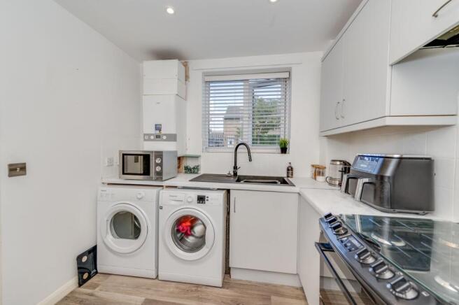2 bed Flat for sale Image 7