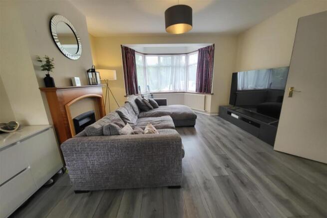LOUNGE AREA: