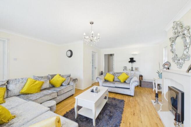 Oakwood Drive, West Mersea, CO5 photo 4