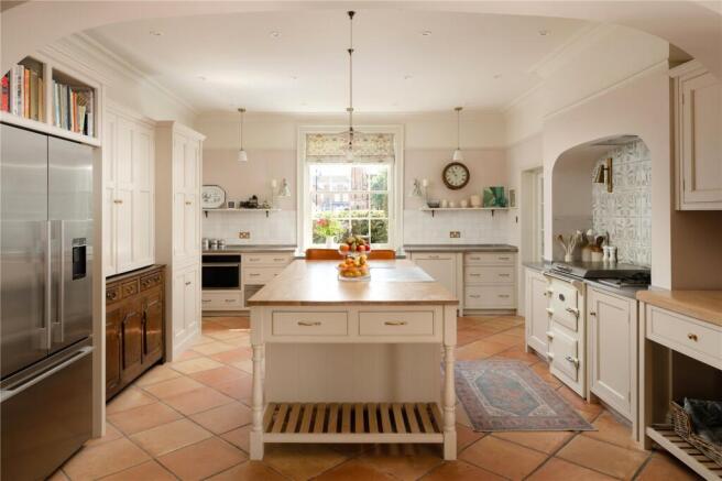 6 bed Detached for sale Image 4