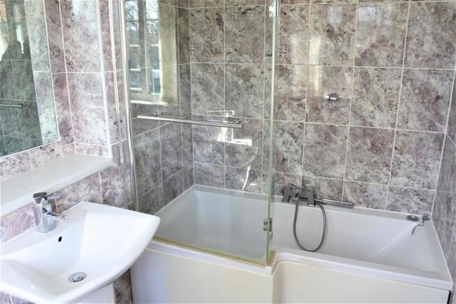 EN SUITE BATHROOM