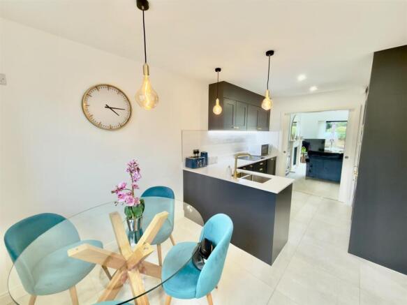3 bed Semi-Detached to rent Image 6