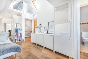 272, Lavender Hill, London SW11 1LJ