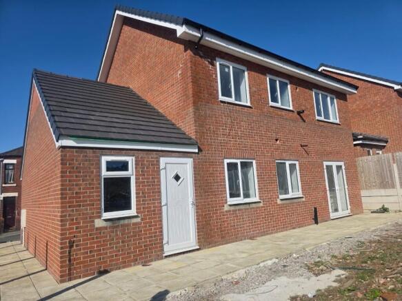 6 bed Detached for sale Image 8