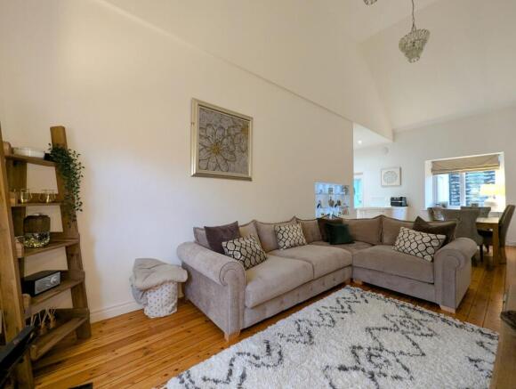 Lounge/Dining Area & Kitchen