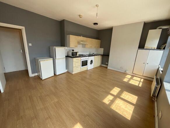 LIVING ROOM/KITCHEN 17'1 x 13'1