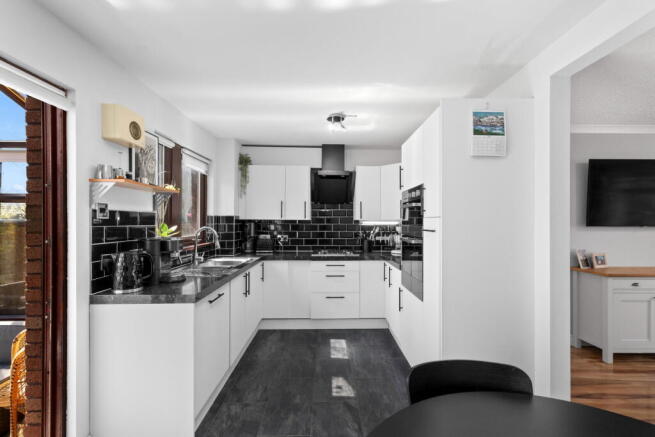 57 Lochshot Place, Eliburn, Livingston, West Lothian, EH54 6SQ photo 4