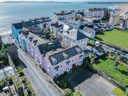 Wimbledon Court, Tenby