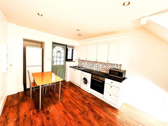 High Rd Leytonstone E11