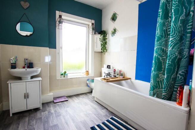 bathroom 1.jpg